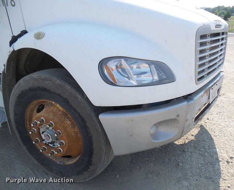 image for item DG2088 2007 Freightliner Business Class M2  box truck