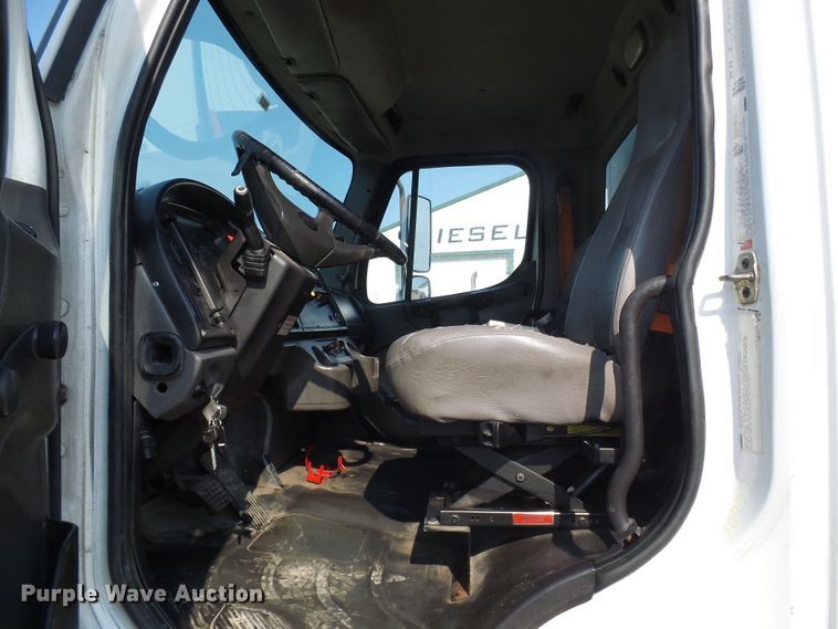 image for item DG2088 2007 Freightliner Business Class M2  box truck