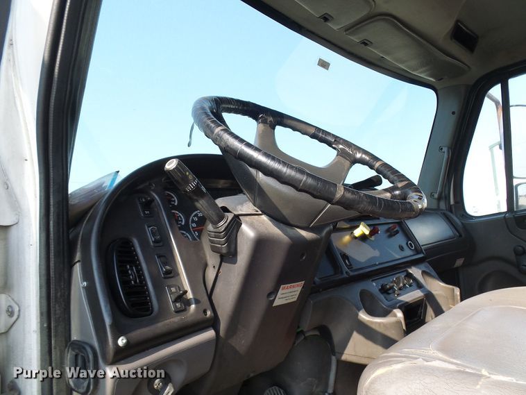 image for item DG2088 2007 Freightliner Business Class M2  box truck