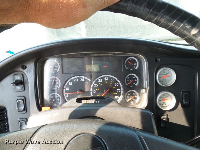 image for item DG2088 2007 Freightliner Business Class M2  box truck