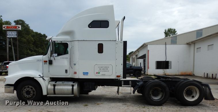 image for item DG6874 2004 International 9400i  semi truck