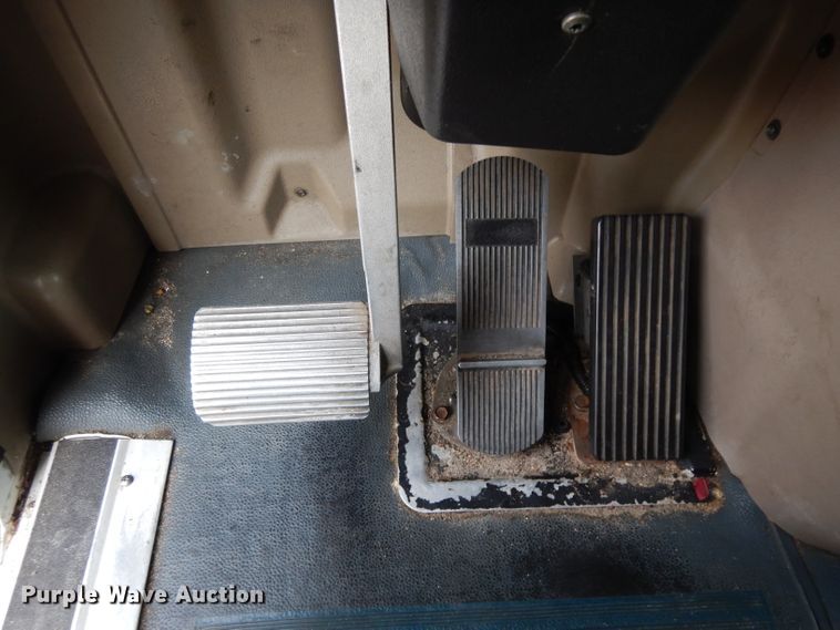 image for item DG6874 2004 International 9400i  semi truck