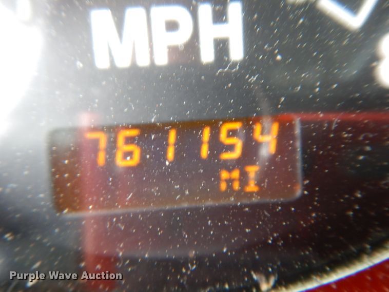 image for item DG6874 2004 International 9400i  semi truck