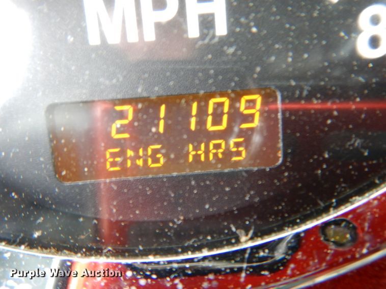 image for item DG6874 2004 International 9400i  semi truck