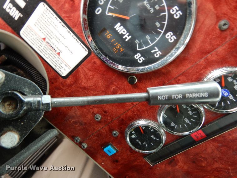 image for item DG6874 2004 International 9400i  semi truck