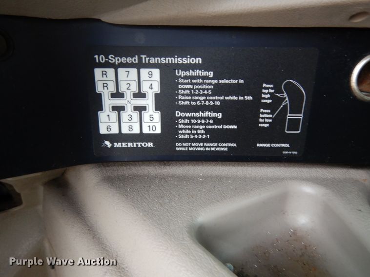 image for item DG6874 2004 International 9400i  semi truck