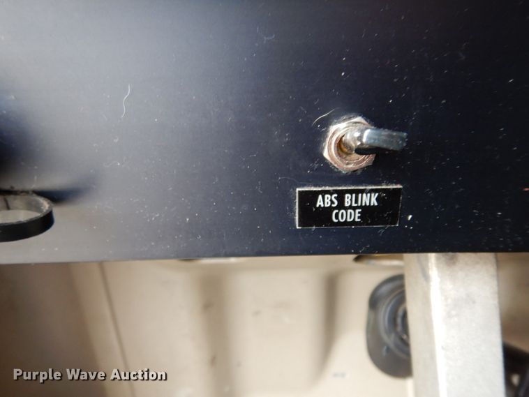 image for item DG6874 2004 International 9400i  semi truck