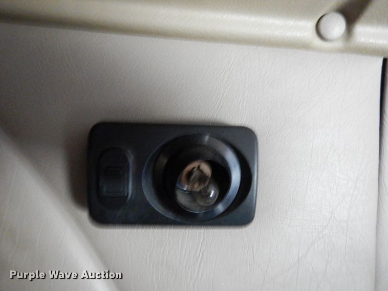 image for item DG6874 2004 International 9400i  semi truck