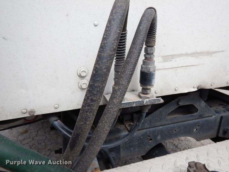 image for item DG6874 2004 International 9400i  semi truck