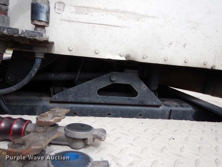 image for item DG6874 2004 International 9400i  semi truck