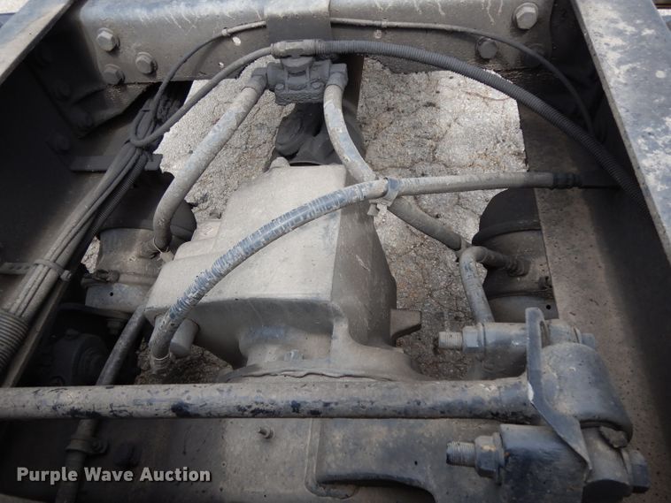 image for item DG6874 2004 International 9400i  semi truck