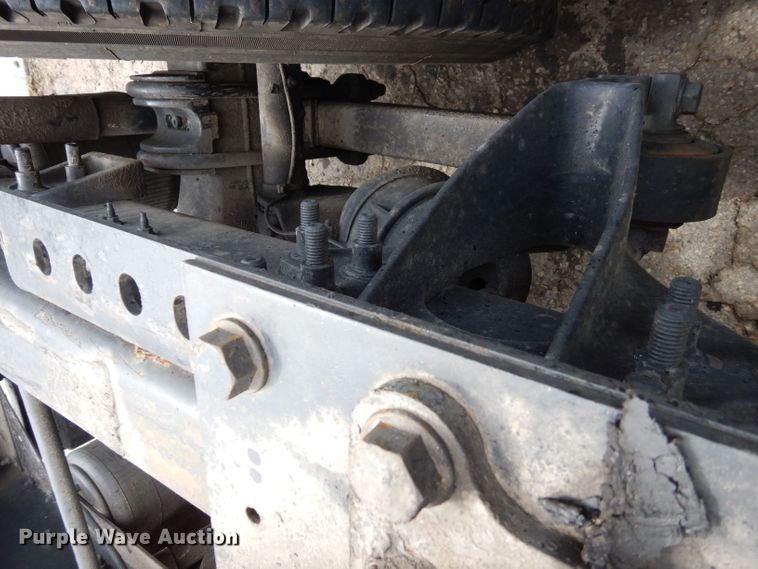 image for item DG6874 2004 International 9400i  semi truck