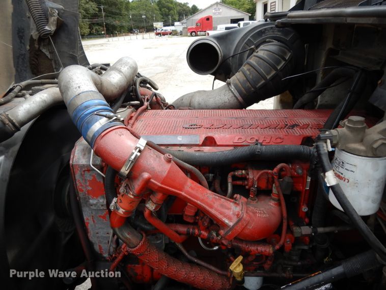 image for item DG6874 2004 International 9400i  semi truck