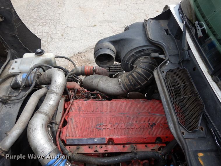 image for item DG6874 2004 International 9400i  semi truck