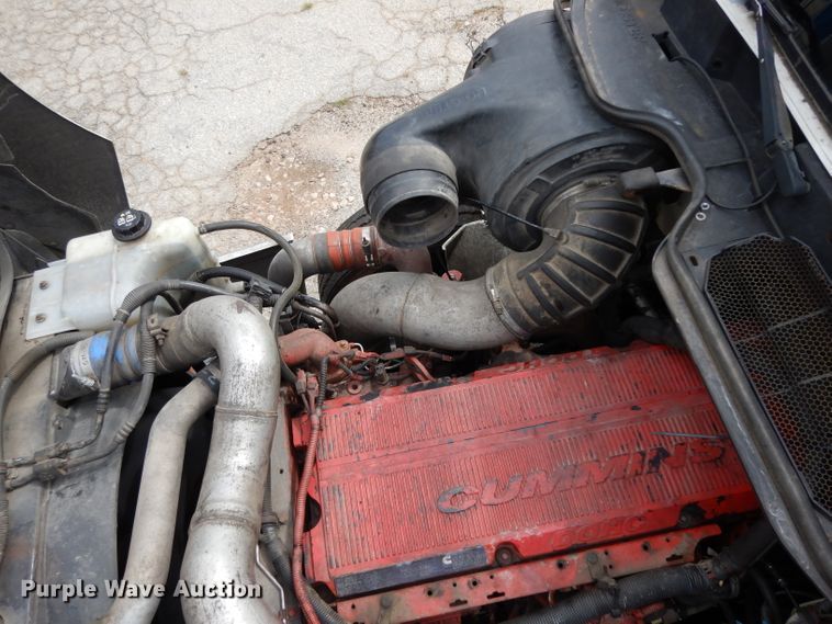 image for item DG6874 2004 International 9400i  semi truck