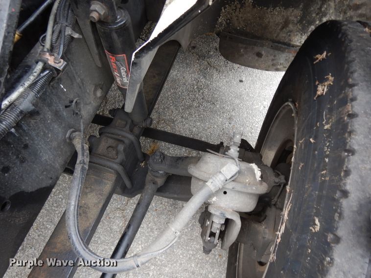 image for item DG6874 2004 International 9400i  semi truck