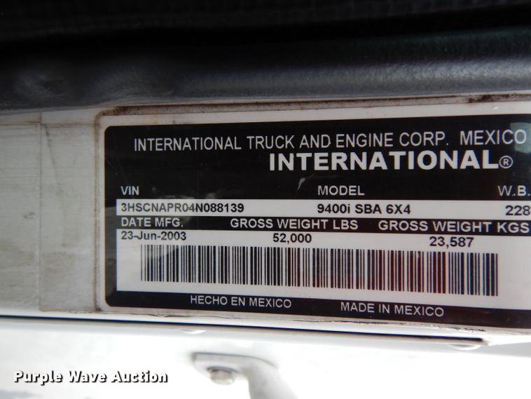 image for item DG6874 2004 International 9400i  semi truck