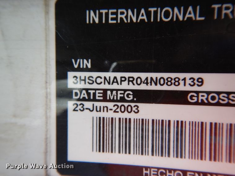 image for item DG6874 2004 International 9400i  semi truck