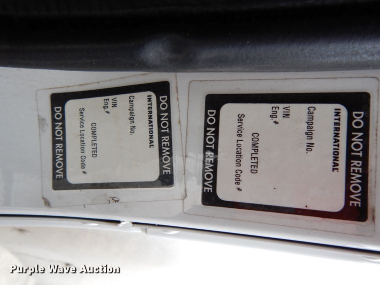 image for item DG6874 2004 International 9400i  semi truck