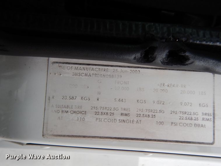 image for item DG6874 2004 International 9400i  semi truck