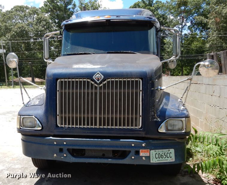 image for item DG6875 2007 International 9400i  semi truck