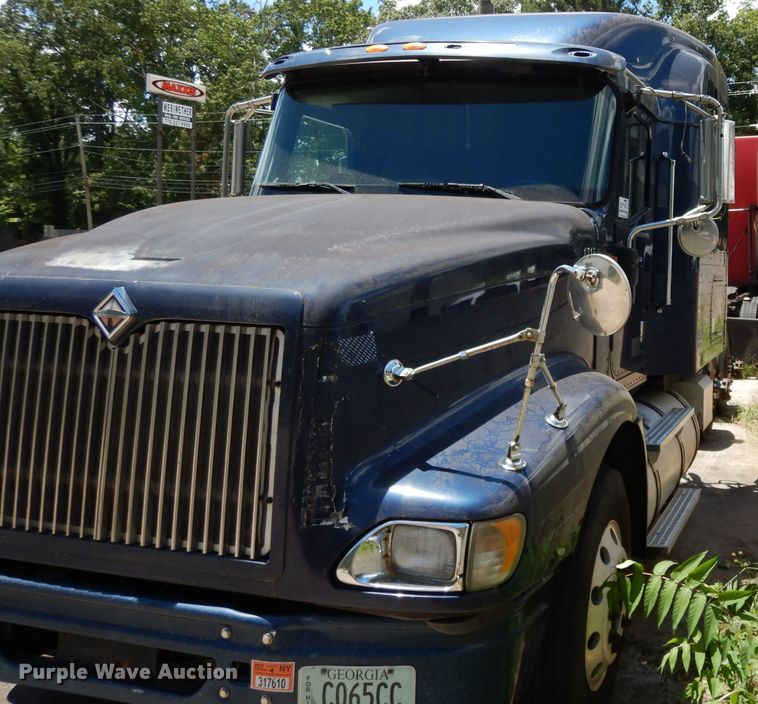 image for item DG6875 2007 International 9400i  semi truck