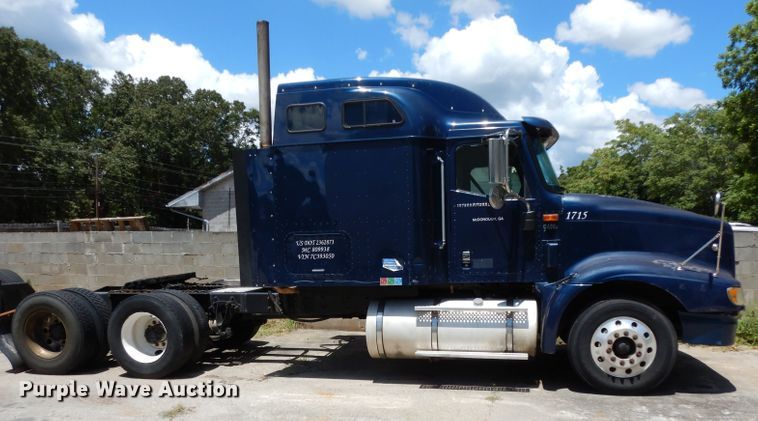 image for item DG6875 2007 International 9400i  semi truck