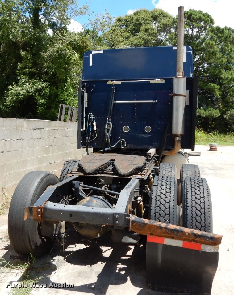 image for item DG6875 2007 International 9400i  semi truck