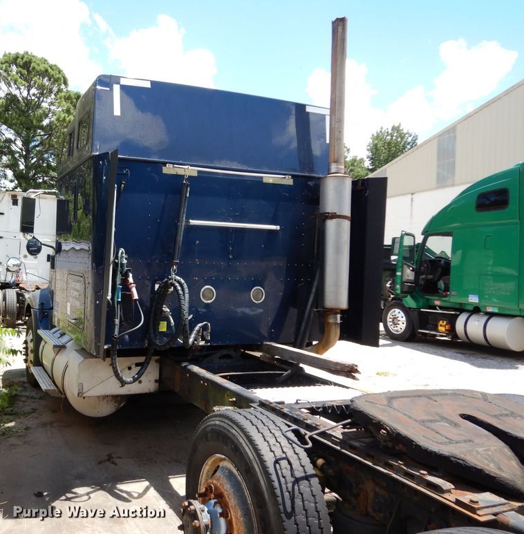 image for item DG6875 2007 International 9400i  semi truck