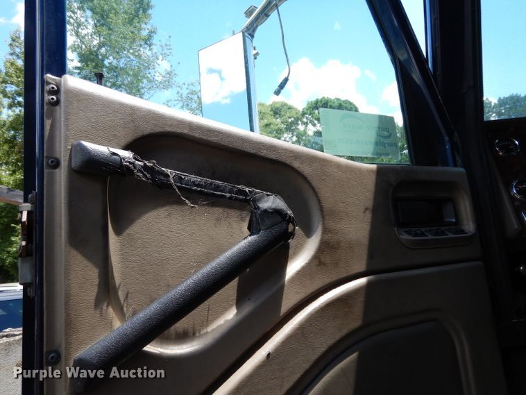 image for item DG6875 2007 International 9400i  semi truck