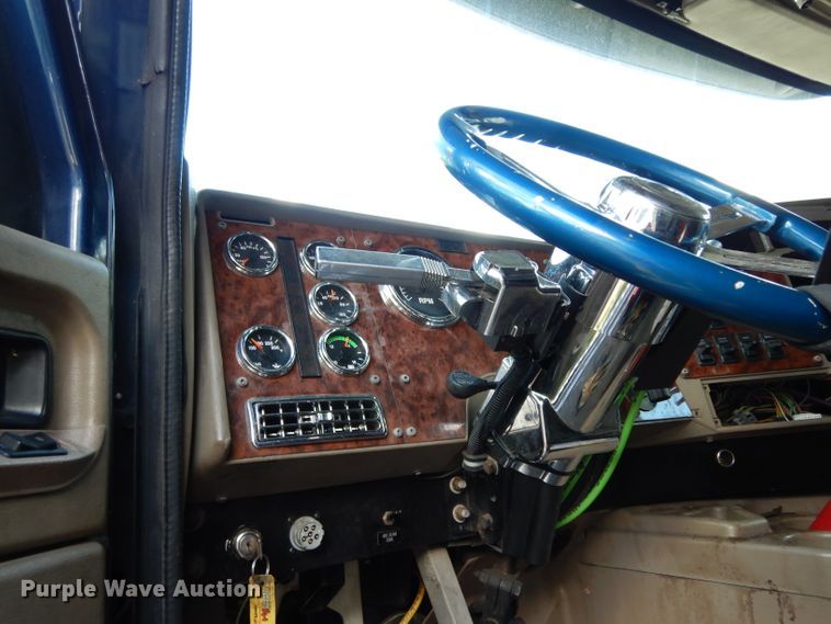 image for item DG6875 2007 International 9400i  semi truck