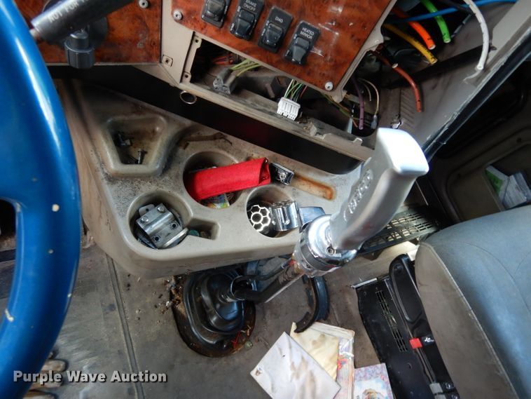 image for item DG6875 2007 International 9400i  semi truck