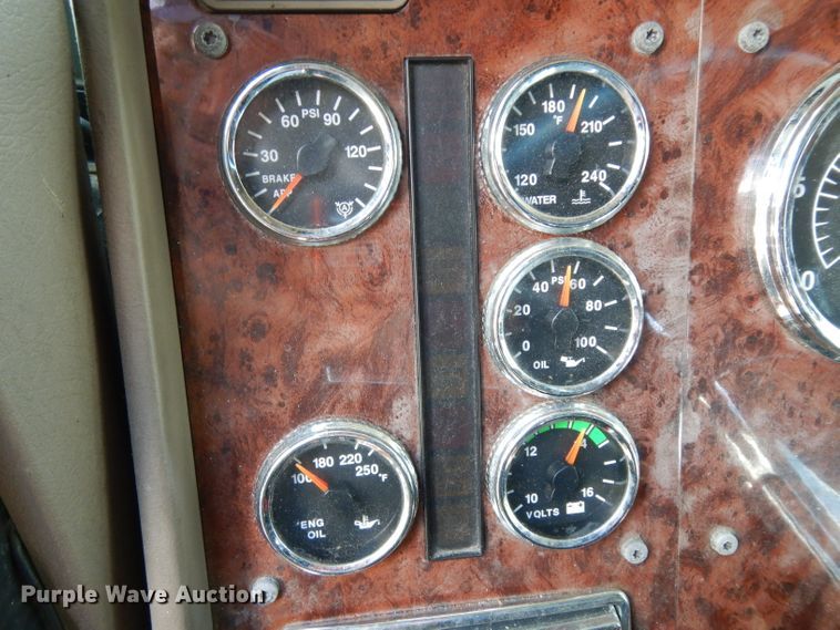 image for item DG6875 2007 International 9400i  semi truck