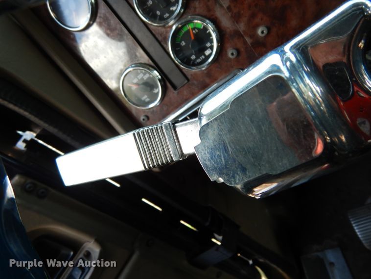 image for item DG6875 2007 International 9400i  semi truck