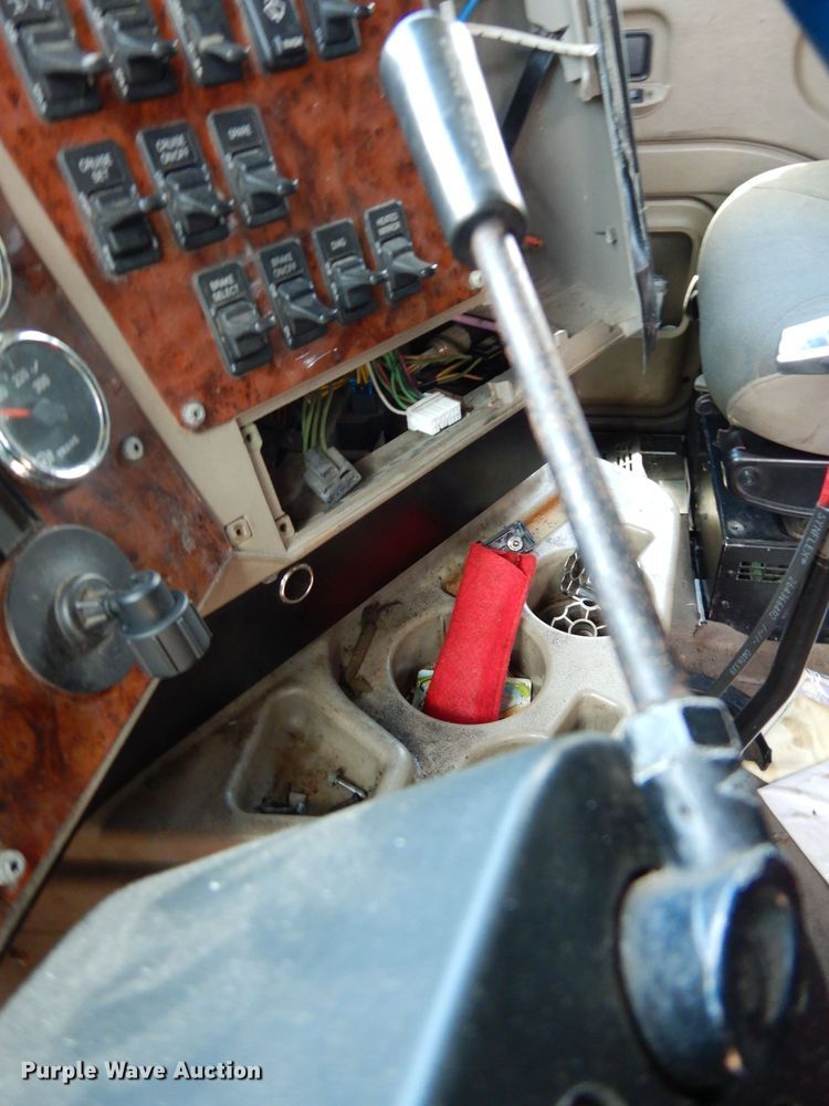 image for item DG6875 2007 International 9400i  semi truck