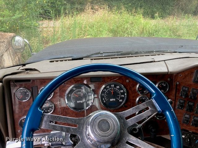 image for item DG6875 2007 International 9400i  semi truck