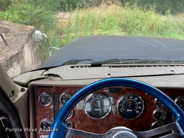 image for item DG6875 2007 International 9400i  semi truck