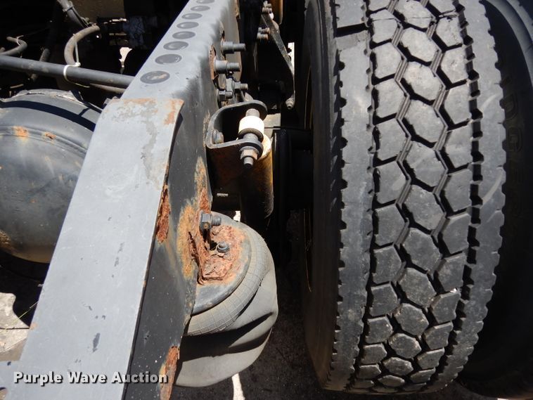 image for item DG6875 2007 International 9400i  semi truck