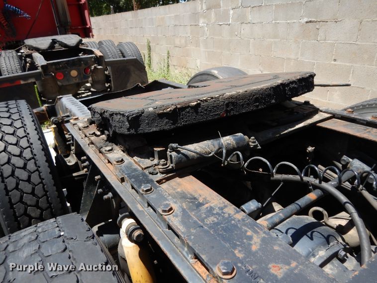 image for item DG6875 2007 International 9400i  semi truck