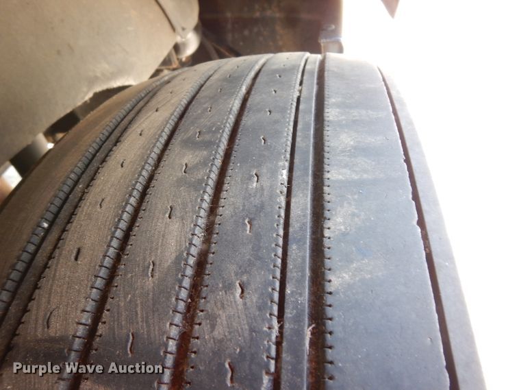 image for item DG6875 2007 International 9400i  semi truck