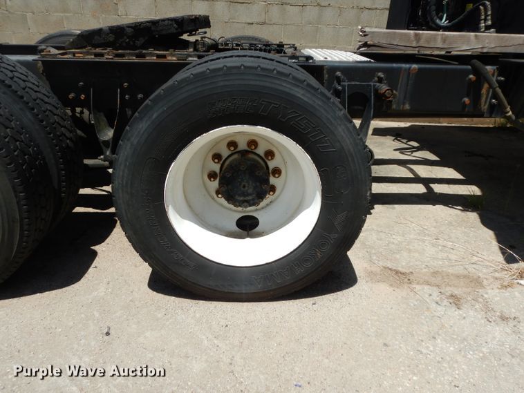 image for item DG6875 2007 International 9400i  semi truck