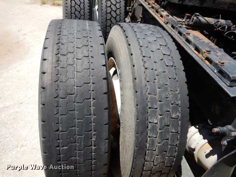 image for item DG6875 2007 International 9400i  semi truck