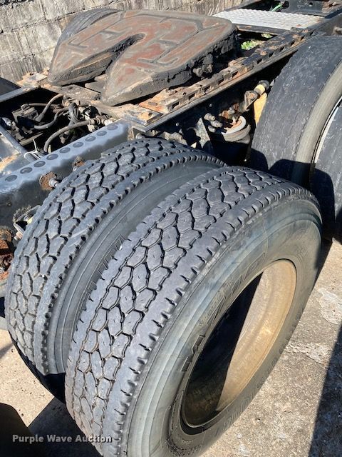 image for item DG6875 2007 International 9400i  semi truck