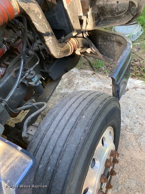 image for item DG6875 2007 International 9400i  semi truck