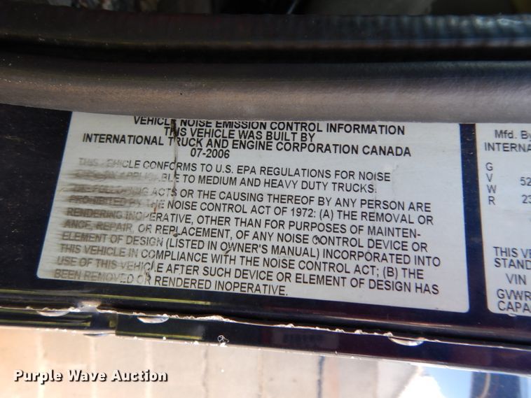 image for item DG6875 2007 International 9400i  semi truck