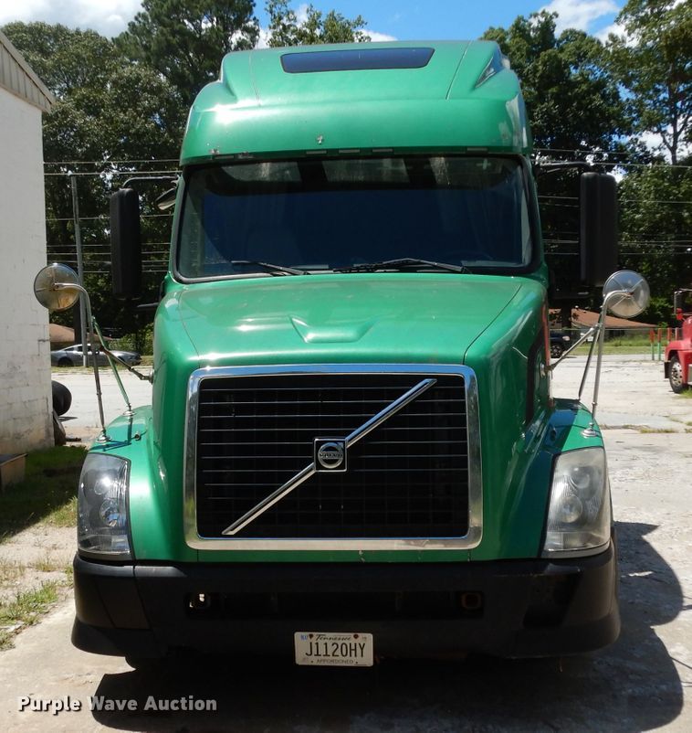 image for item DG6876 2009 Volvo VN Series  semi truck