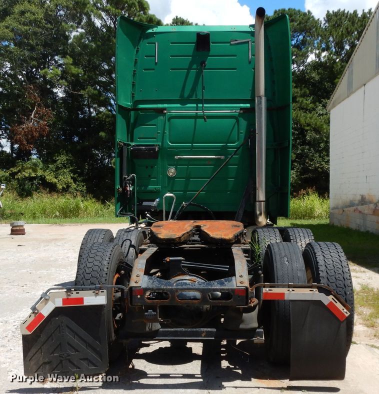 image for item DG6876 2009 Volvo VN Series  semi truck