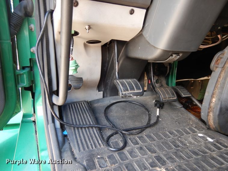 image for item DG6876 2009 Volvo VN Series  semi truck