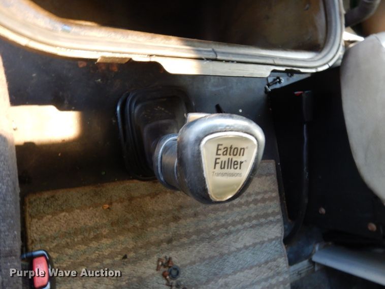 image for item DG6876 2009 Volvo VN Series  semi truck