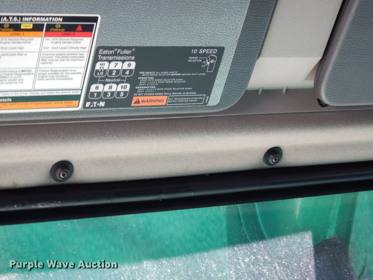 image for item DG6876 2009 Volvo VN Series  semi truck